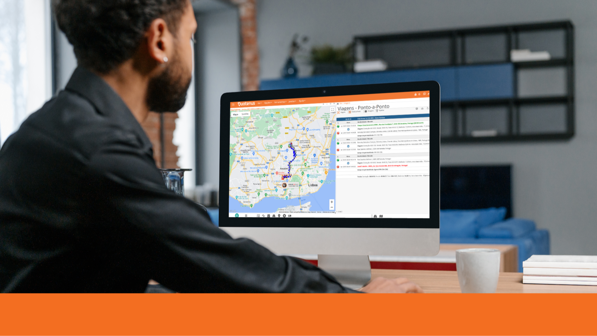 User analysing a map and Quatenus platform panel on a computer for operational control