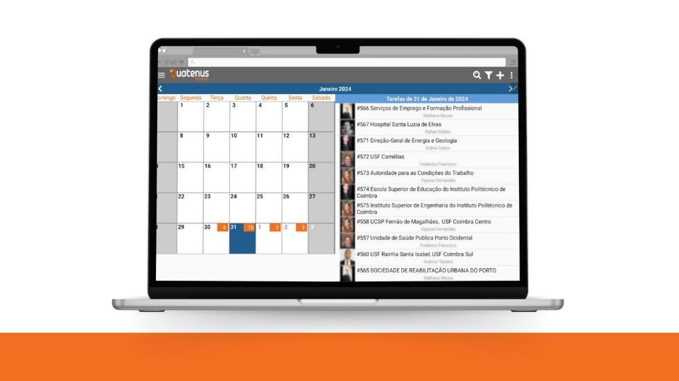Portátil com calendário e lista de tarefas na plataforma Quatenus para organização e gestão operacional